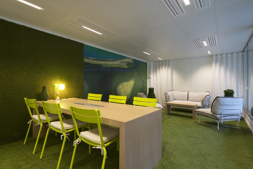 Nouveaux espaces de travail Orangina Suntory France meeting room
